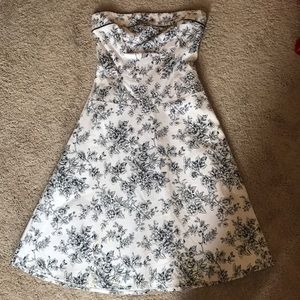 Form fitting flowing dress